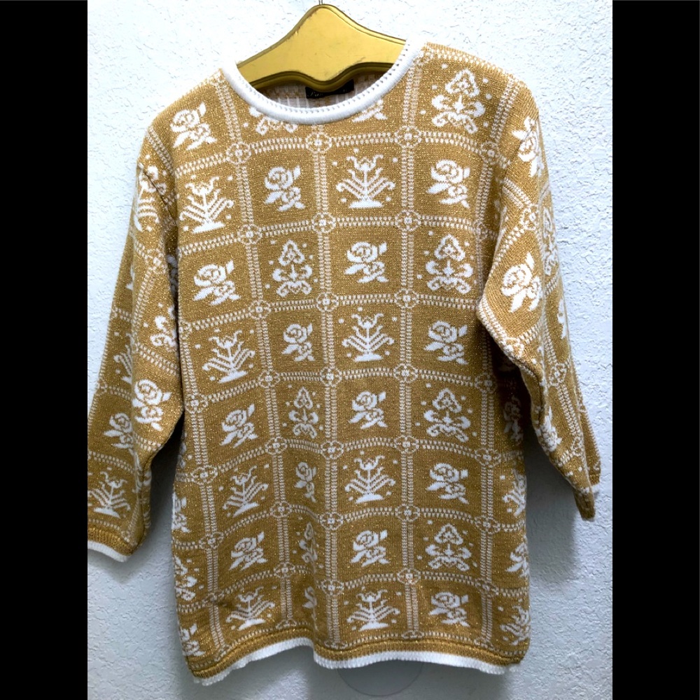 Vintage below hips sweater